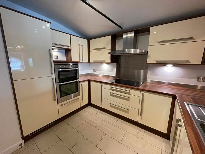 2 Bedroom Apartment To Rent In Waterloo Warehouse, L3