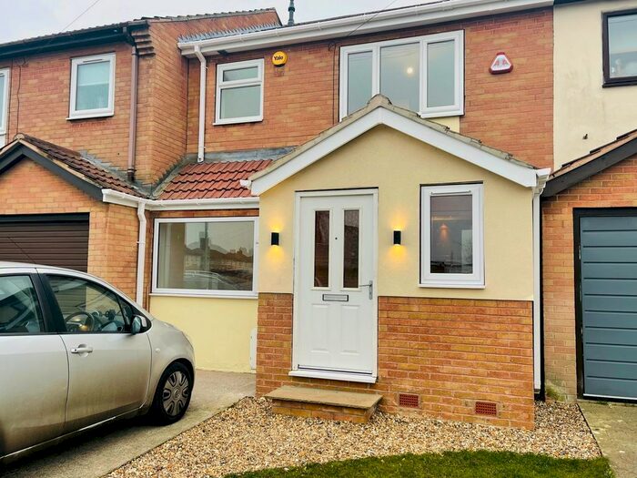 3 Bedroom Town House To Rent In Palmers Way, Thurcroft, S66