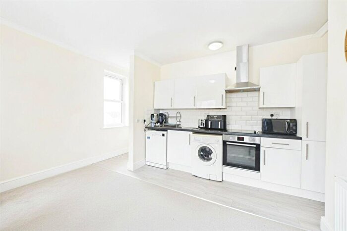 1 Bedroom Apartment To Rent In Queen Street, Maidenhead, Berkshire, SL6