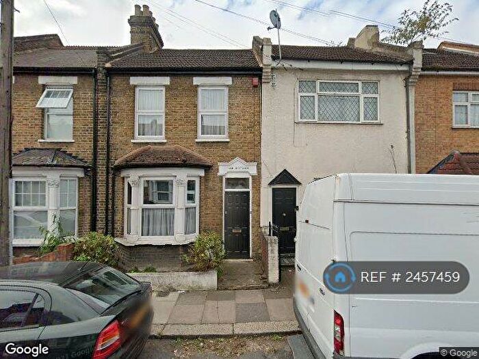 1 Bedroom Flat To Rent In Gartons Close, Enfield, EN3