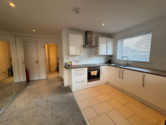 1 Bedroom Flat To Rent In High Street, Addlestone, KT15