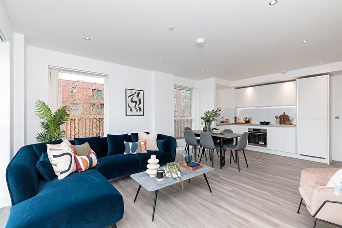 3 Bedroom Flat To Rent In Thames Road, E16