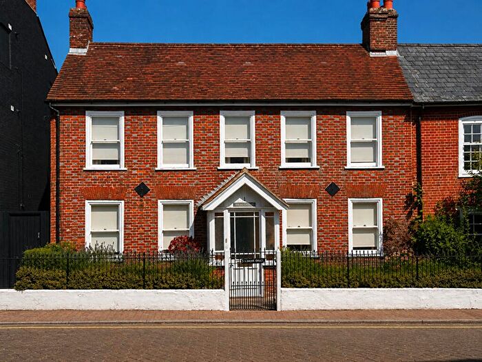 4 Bedroom Semi-Detached House For Sale In Shore Road, Hythe, SO45