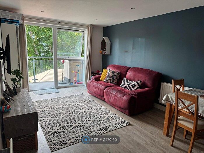 2 Bedroom Flat To Rent In Alder House, Maidenhead, SL6