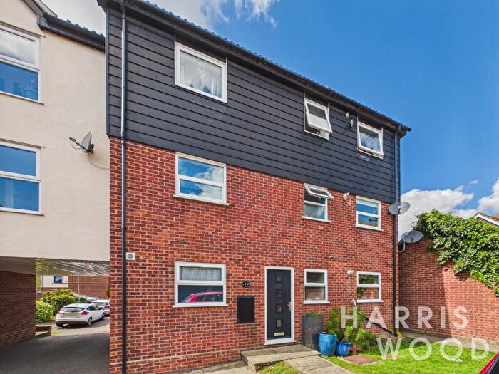 2 Bedroom Apartment For Sale In Stonecrop, Colchester, Essex, CO4