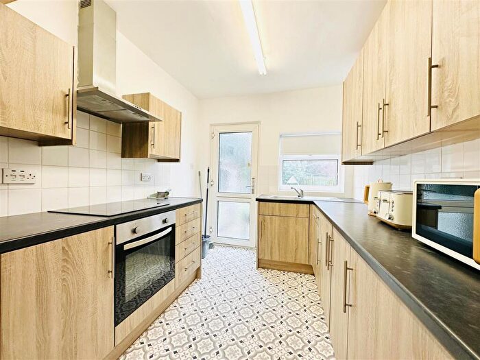 4 Bedroom House To Rent In Highfield Road, Nottingham, NG7