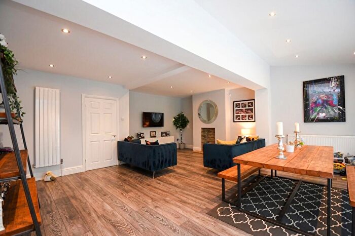 3 Bedroom Semi-Detached House For Sale In Verdun Avenue, Salford, M6