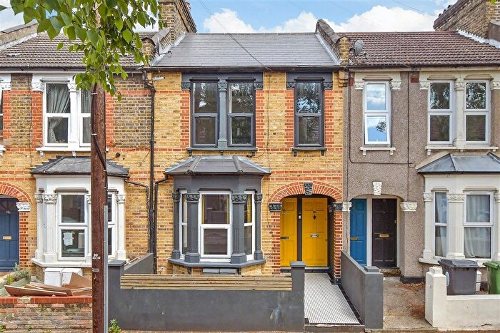 2 Bedroom Maisonette For Sale In Callis Road, Walthamstow, E17