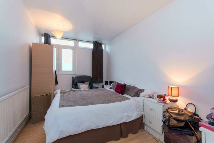 2 Bedroom Flat To Rent In Yarnfield Square, Peckham, London, SE15