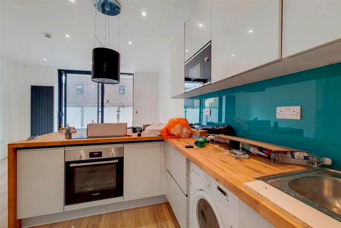 3 Bedroom Flat To Rent In Cudworth Street, London, E1