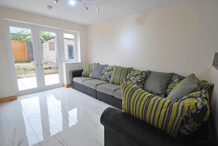 6 Bedroom House To Rent In Rhymney Street, Cathays, CF24