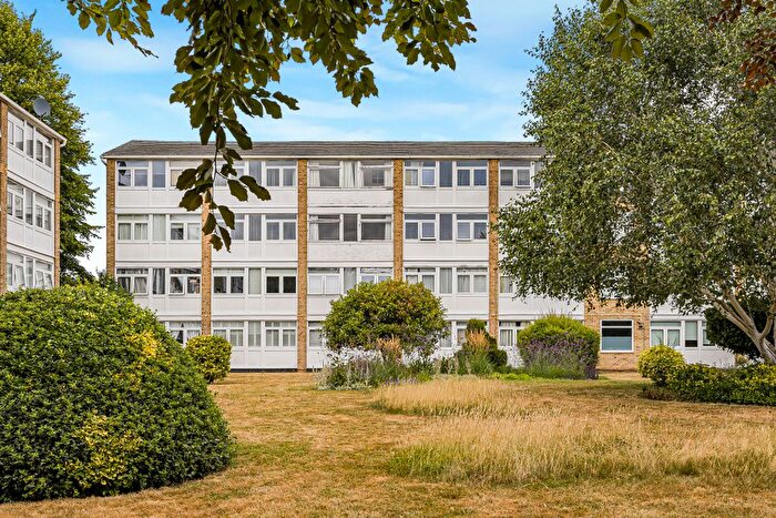 2 Bedroom Maisonette For Sale In Tarnwood Park, Eltham, SE9