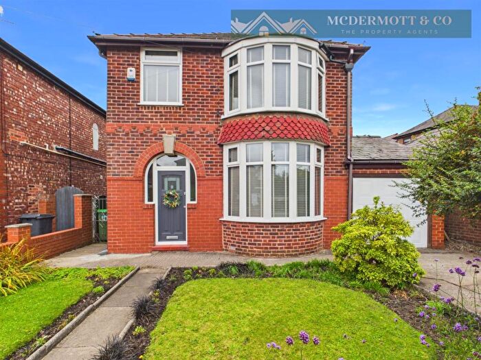 3 Bedroom Detached House For Sale In Kew Road, Failsworth, M35
