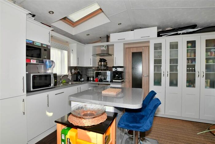 2 Bedroom Mobile/park Home For Sale In New Dover Road, Capel Le Ferne, Folkestone, Kent, CT18