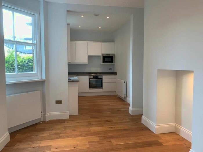 2 Bedroom Flat To Rent In Cambridge Mansions, Cambridge Road, London, SW11