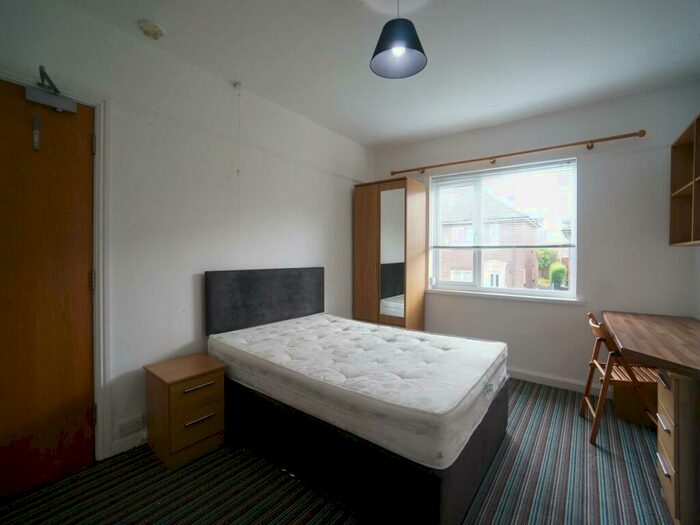 5 Bedroom House To Rent In Ffordd-y-Ffynnon, Bangor, Gwynedd, LL57