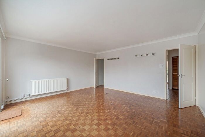 3 Bedroom Terraced House For Sale In Grove Road, Shepperton, TW17
