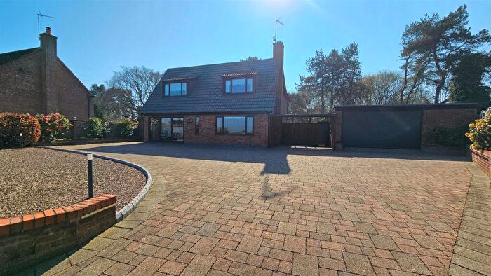 4 Bedroom Chalet For Sale In Hall Road, Hopton, Great Yarmouth, NR31