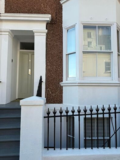 1 Bedroom Flat To Rent In Farm Road, Hove, BN3