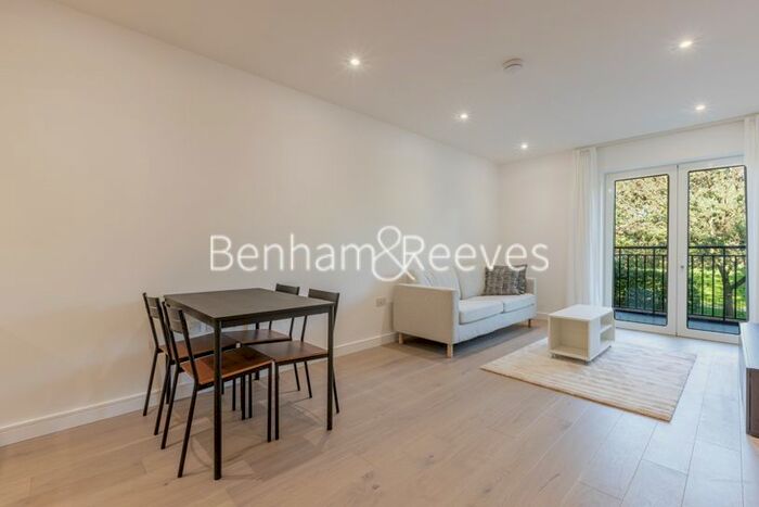 2 Bedroom Flat To Rent In Distillery Road, Hammersmith, W6