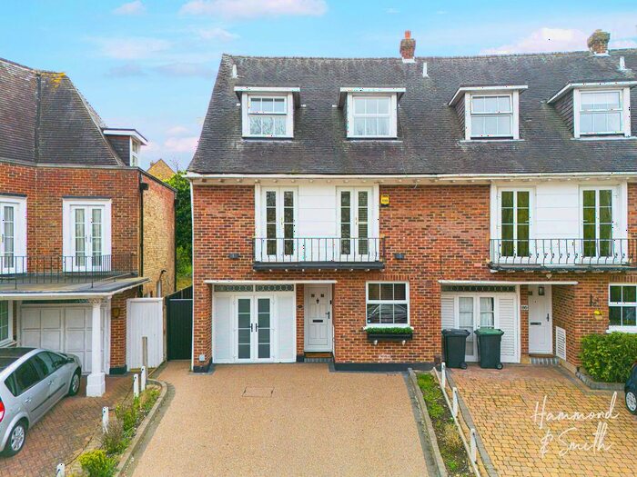 4 Bedroom End Of Terrace House To Rent In Theydon Grove, Epping, CM16