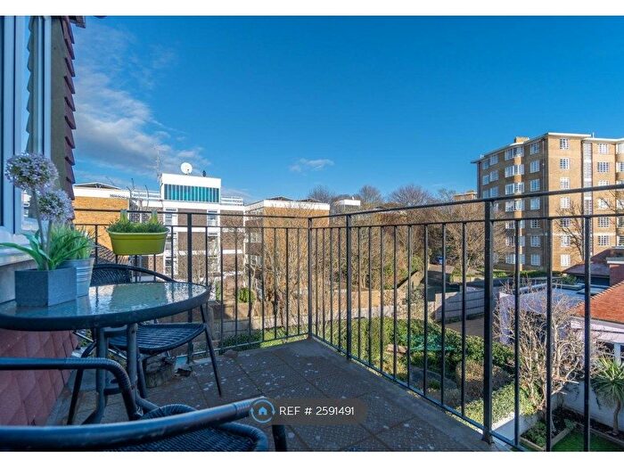 2 Bedroom Flat To Rent In Brunswick Fab Pad, Hove, BN3