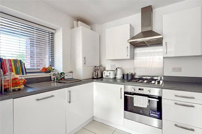 2 Bedroom Flat For Sale In Discovery Drive, Swanley, Kent, BR8