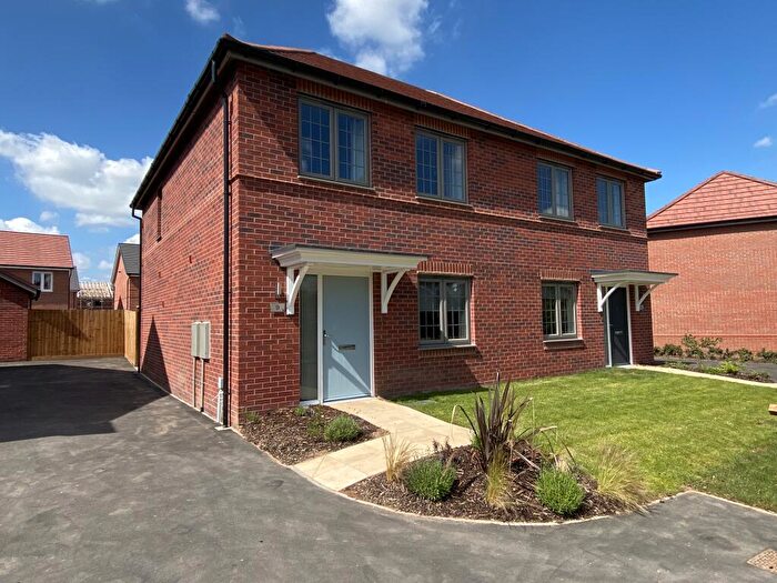 3 Bedroom House To Rent In Carter Meadow, Warwick, CV34