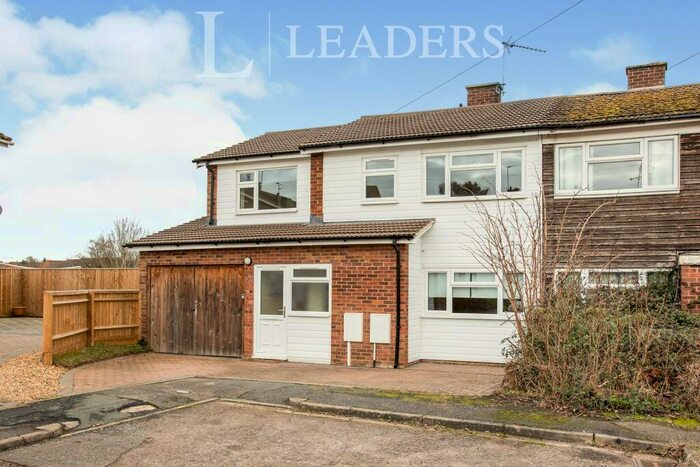 4 Bedroom Semi-Detached House To Rent In Portfield Close, Buckingham, MK18