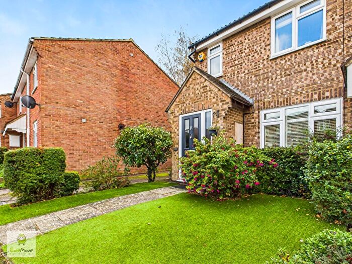 3 Bedroom Semi Detached House For Sale In Kingston Crescent, Lordswood, Chatham, Kent, ME5