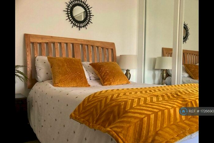 1 Bedroom Flat To Rent In Whiteshot Way, Saffron Walden, CB10