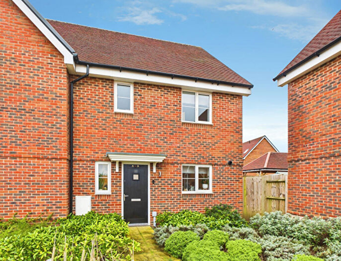 3 Bedroom Semi-Detached House For Sale In Somerset Road, Faygate, Horsham, West Sussex, RH12