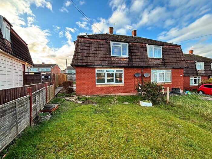 3 Bedroom Semi-Detached House For Sale In Kingston Close, Street, BA16