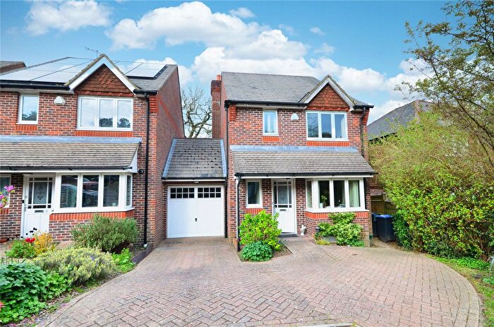 3 Bedroom Link Detached House For Sale In East Grinstead, West Sussex, RH19