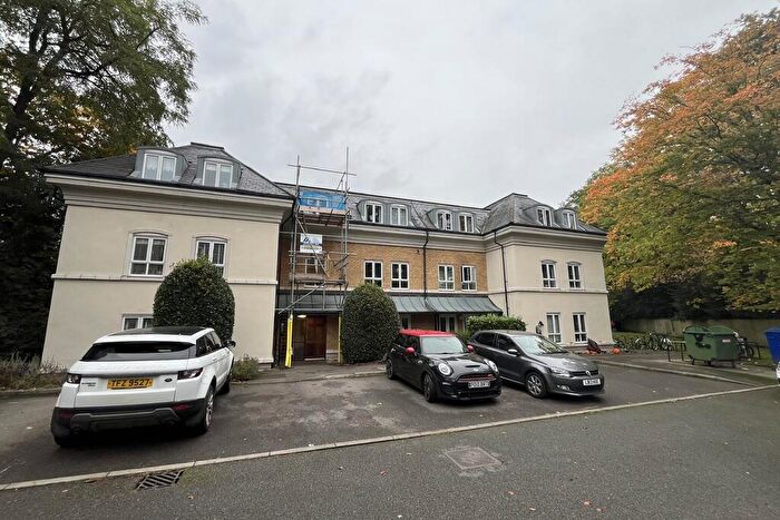 2 Bedroom Flat To Rent In Heathside Crescent, Woking, Surrey, GU22