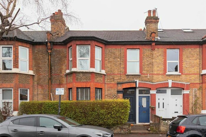 2 Bedroom Flat To Rent In Wellesley Road, Walthamstow, E17