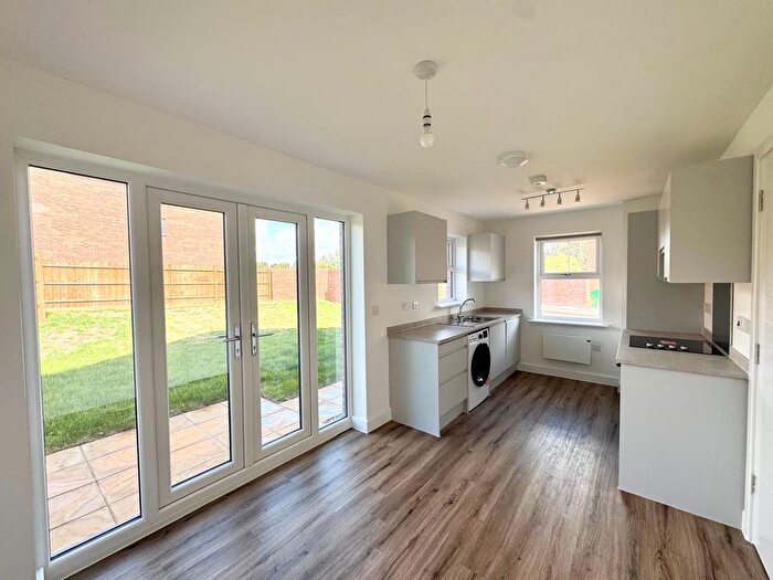 3 Bedroom Detached House To Rent In Gibbs Avenue, Nottingham, NG8