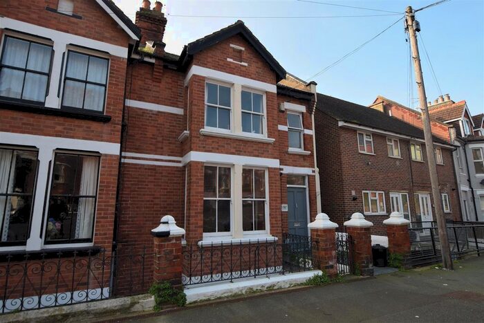 3 Bedroom Maisonette To Rent In Nelson Road, Hastings, TN34