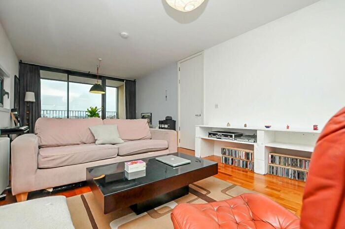 2 Bedroom Flat To Rent In Northwold Road, Stoke Newington, N16