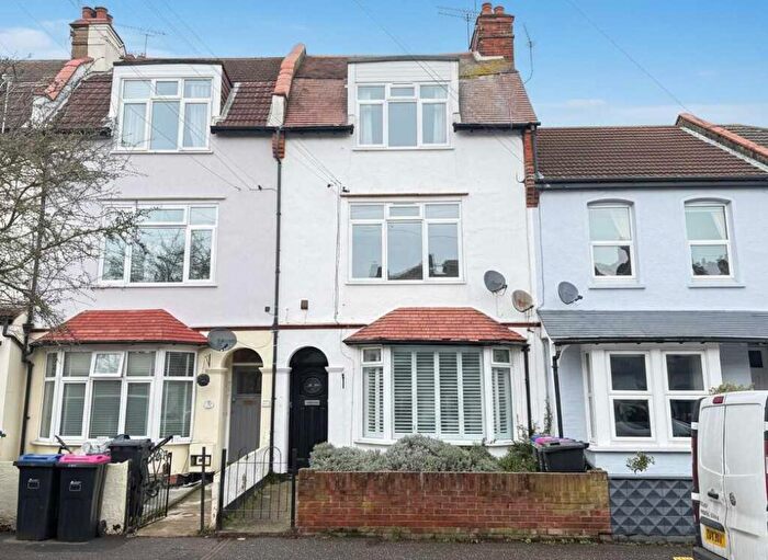 1 Bedroom Apartment For Sale In Leigh On Sea * Parking To Rear *, SS9