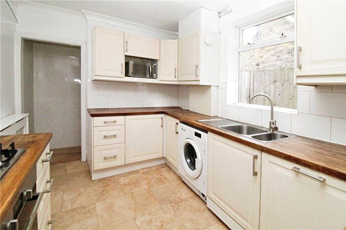 3 Bedroom End Of Terrace House To Rent In Siddons Road, Croydon, CR0