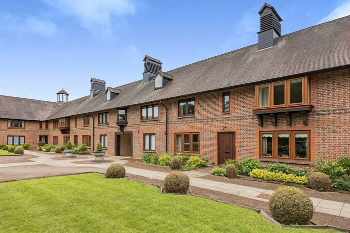 3 Bedroom Cottage To Rent In Lyefield Court, Emmer Green, Reading, RG4