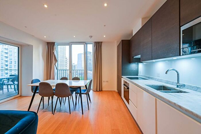 3 Bedroom Flat To Rent In Applegate House, Victory Plaza, Stratford, London, E20