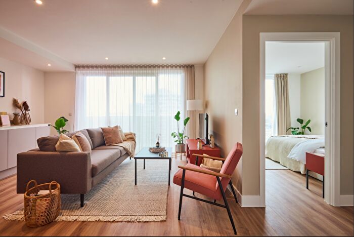 2 Bedroom Apartment To Rent In Cherry Orchard Road, Croydon, London, CR0