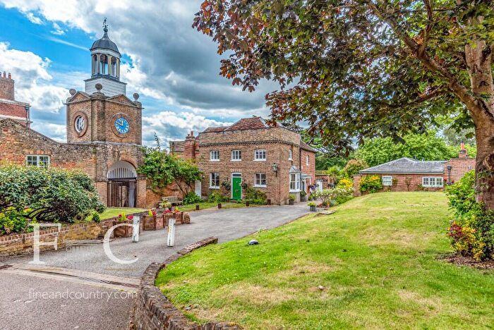 2 Bedroom Mews For Sale In Wormleybury Courtyard, EN10