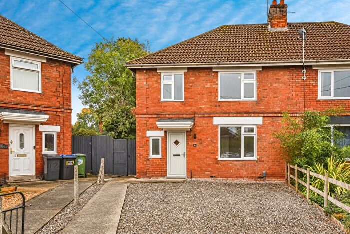 3 Bedroom Semi-Detached House For Sale In The Avenue, Westbury, BA13