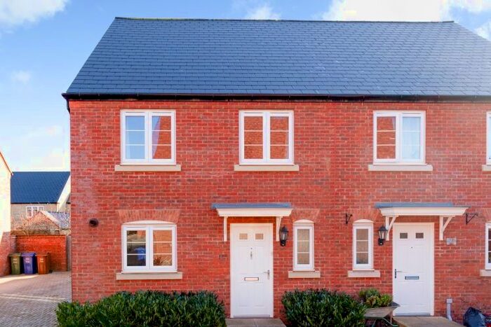 4 Bedroom End Of Terrace House To Rent In Wetherby Road, Bicester, OX26