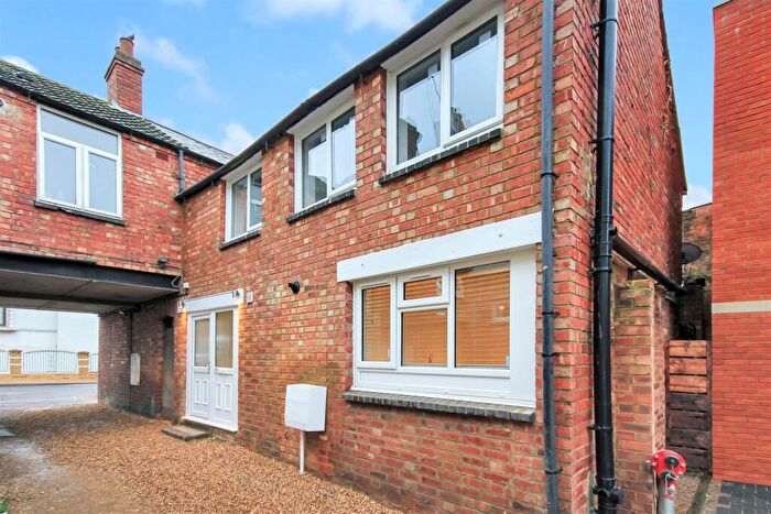 1 Bedroom Terraced House For Sale In Victoria Road, Wellingborough, NN8