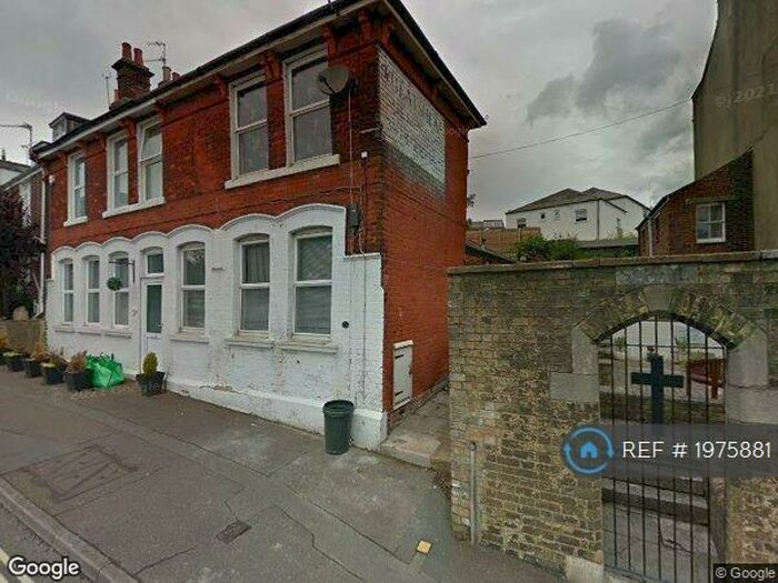 3 Bedroom Semi-Detached House To Rent In Terminus Road, Cowes, PO31