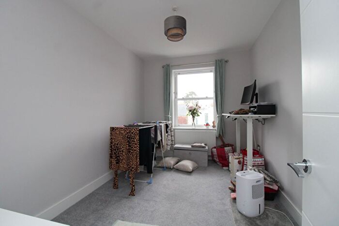 2 Bedroom Flat For Sale In Grosvenor Road, Paignton, TQ4